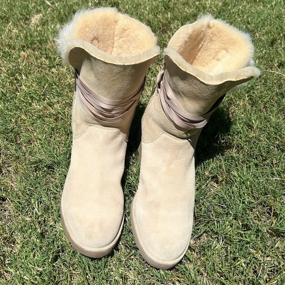 UGG Australia Brita cream boot in suede & sheepskin with fluffy Pom-Pom Sz-10. R - Picture 9 of 16